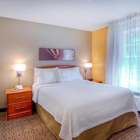 Towneplace Suites Raleigh Cary/Weston Parkway Экстерьер фото