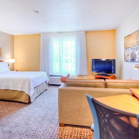 Towneplace Suites Raleigh Cary/Weston Parkway Экстерьер фото
