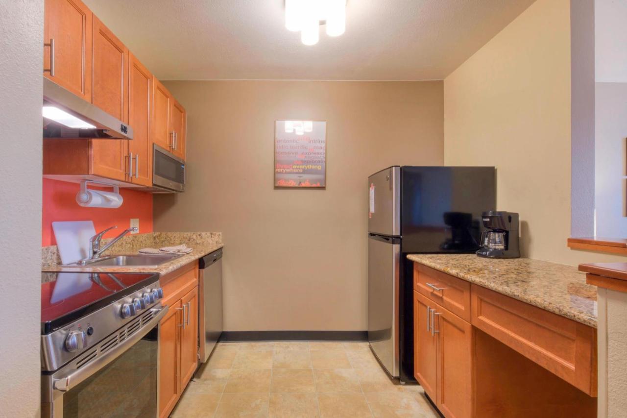 Towneplace Suites Raleigh Cary/Weston Parkway Экстерьер фото