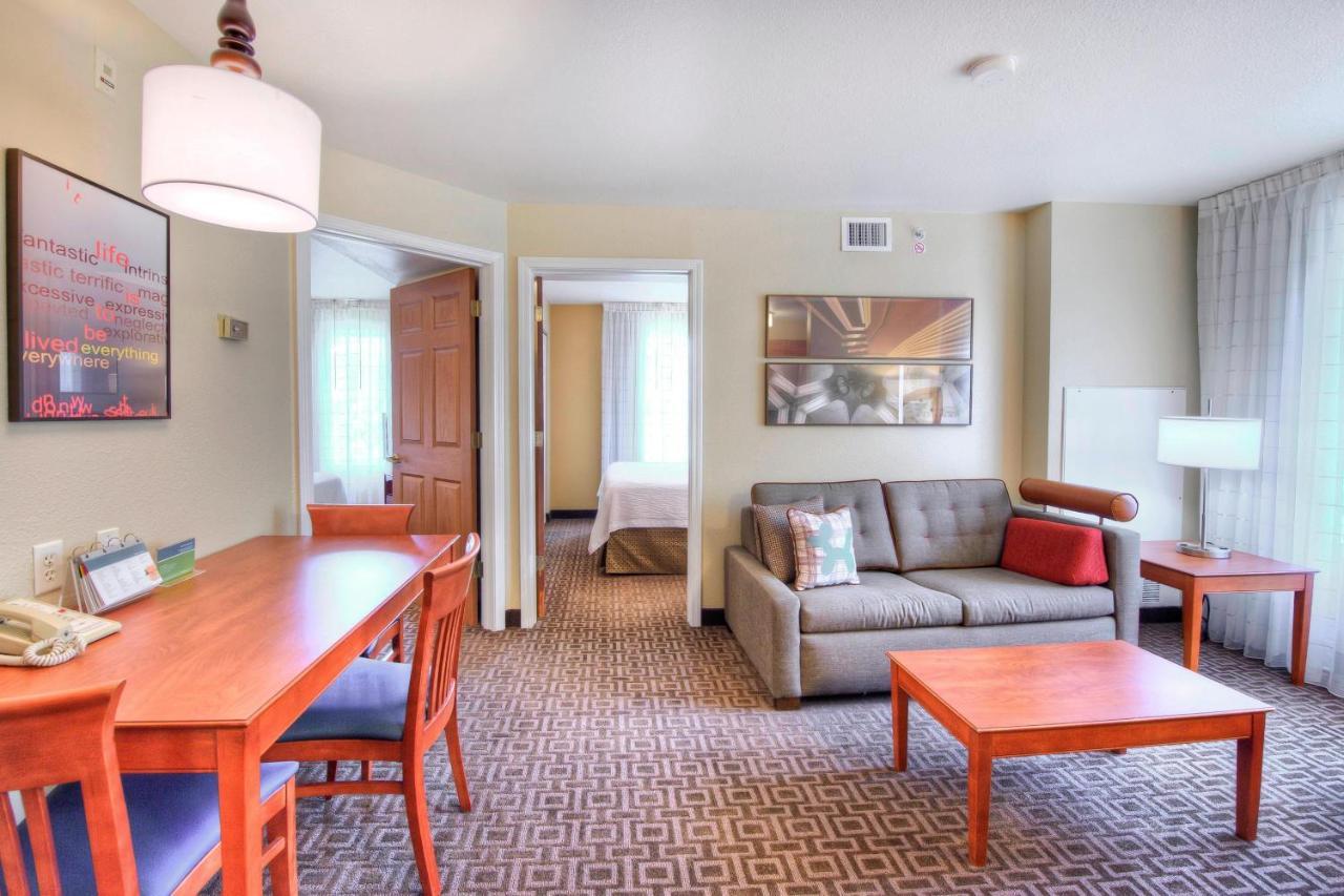 Towneplace Suites Raleigh Cary/Weston Parkway Экстерьер фото