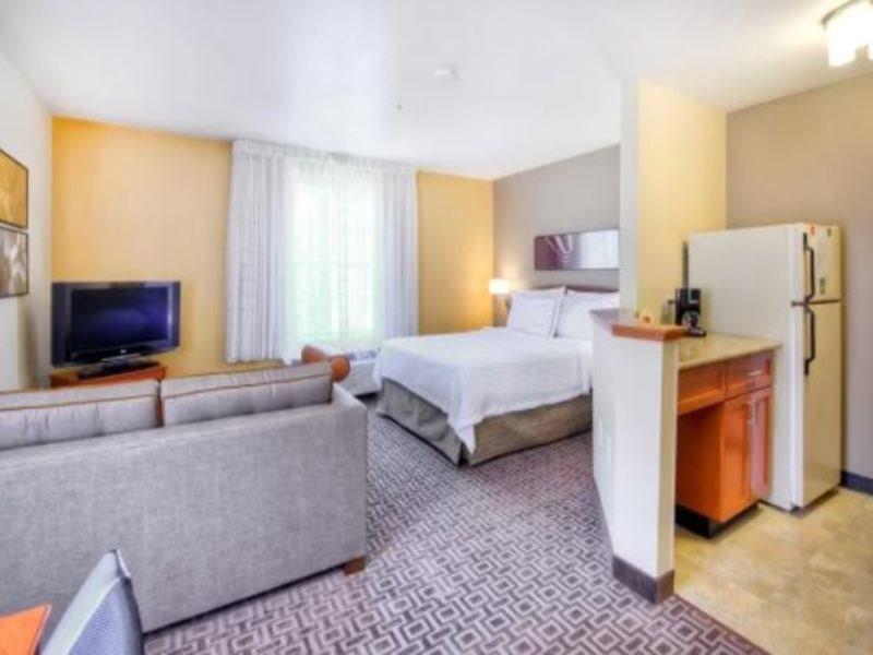 Towneplace Suites Raleigh Cary/Weston Parkway Экстерьер фото