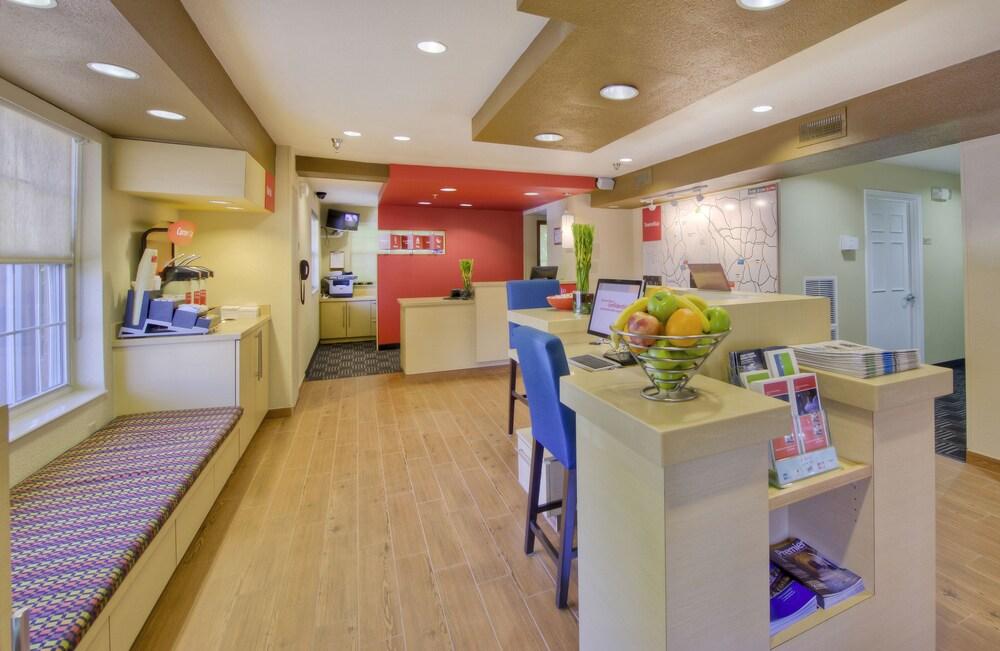 Towneplace Suites Raleigh Cary/Weston Parkway Экстерьер фото