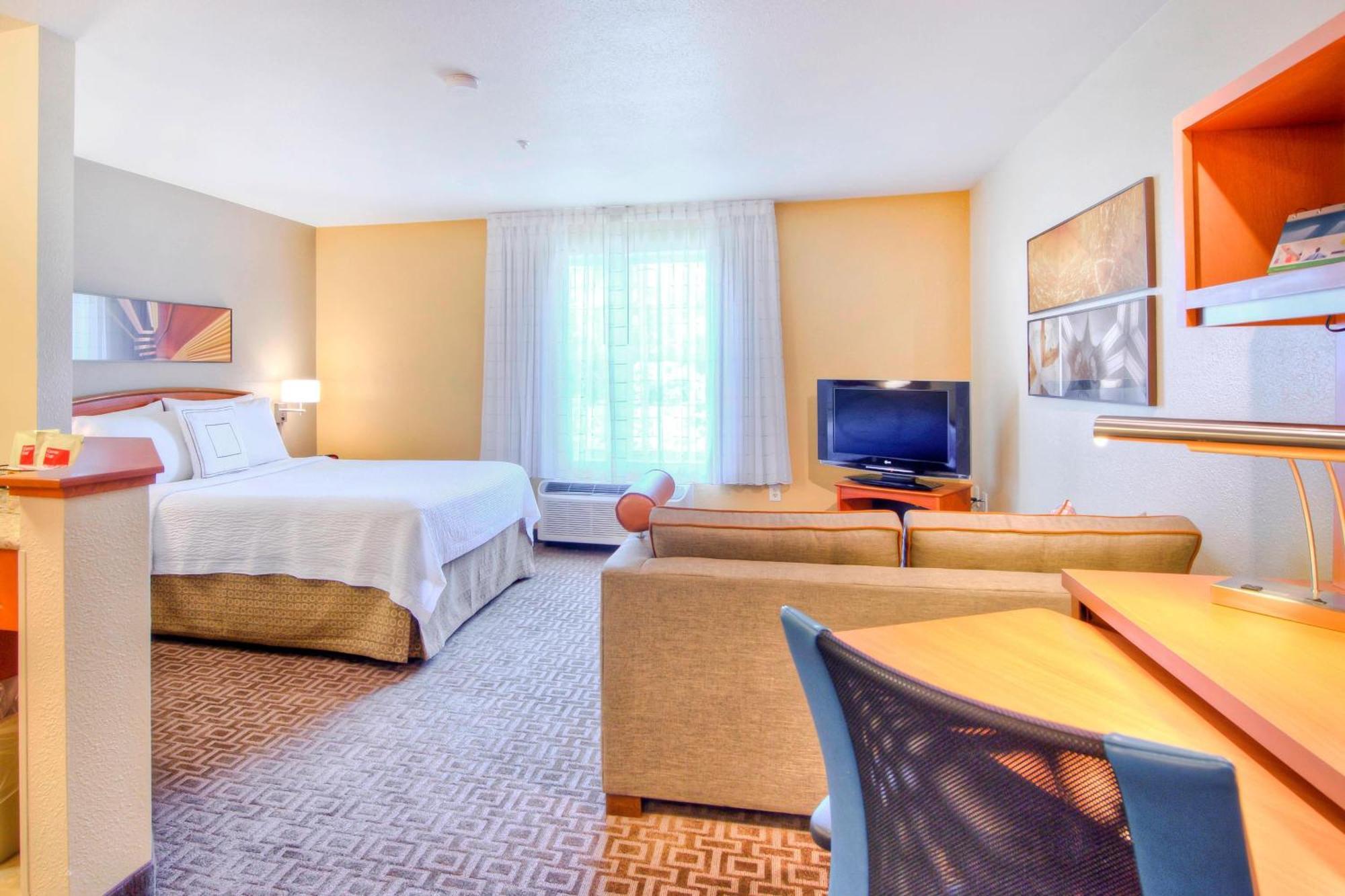 Towneplace Suites Raleigh Cary/Weston Parkway Экстерьер фото