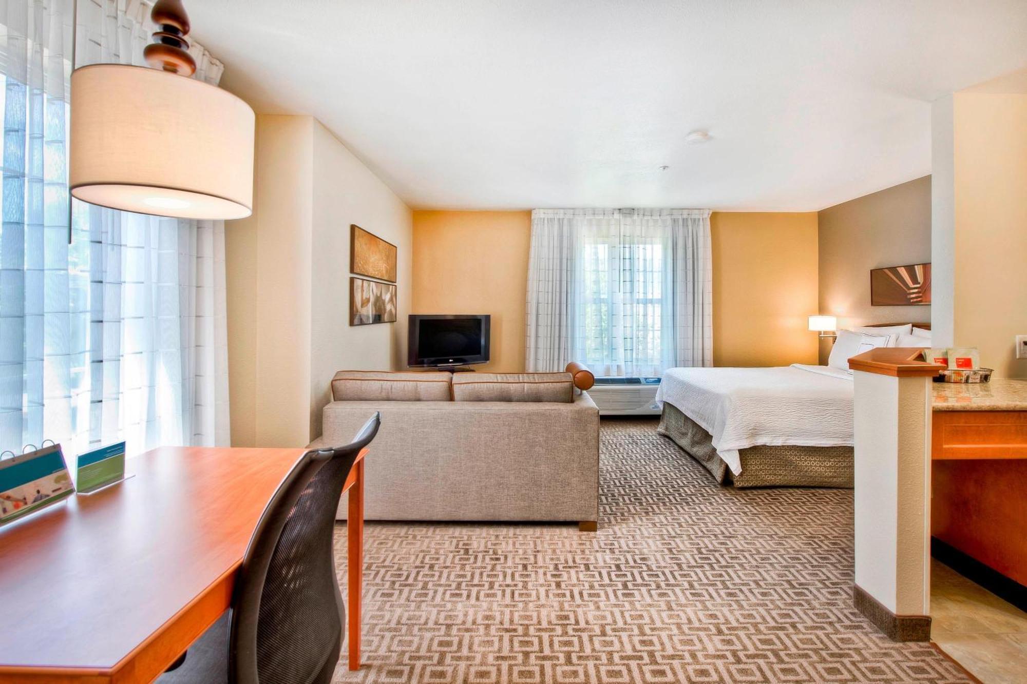 Towneplace Suites Raleigh Cary/Weston Parkway Экстерьер фото