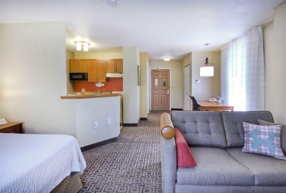 Towneplace Suites Raleigh Cary/Weston Parkway Экстерьер фото