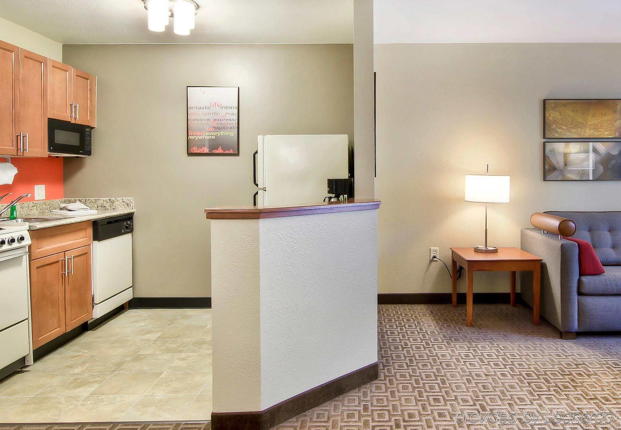 Towneplace Suites Raleigh Cary/Weston Parkway Экстерьер фото