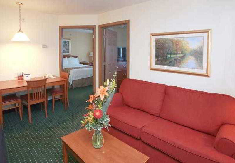 Towneplace Suites Raleigh Cary/Weston Parkway Экстерьер фото